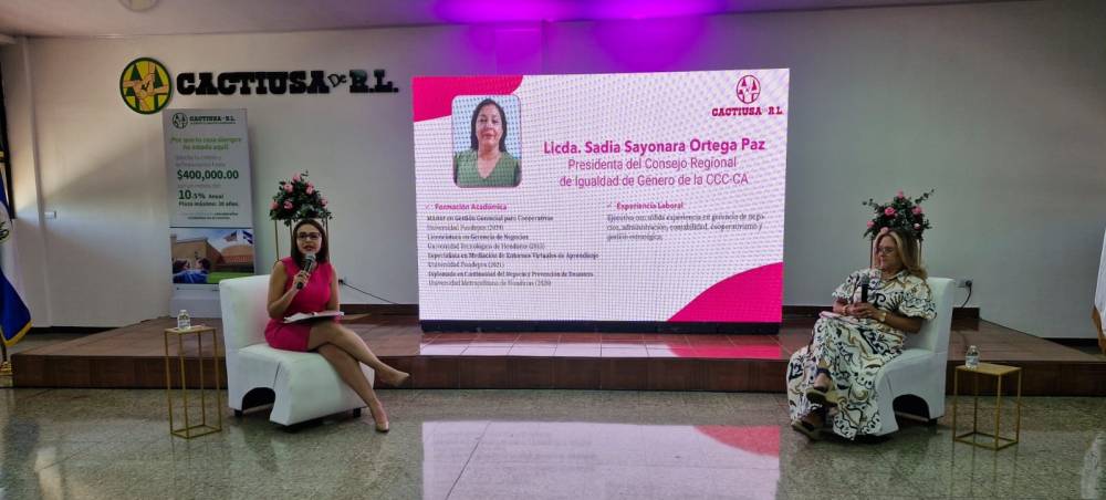 Conversatorio "La contribución de la mujeres en el desarrollo del sector cooperativo"