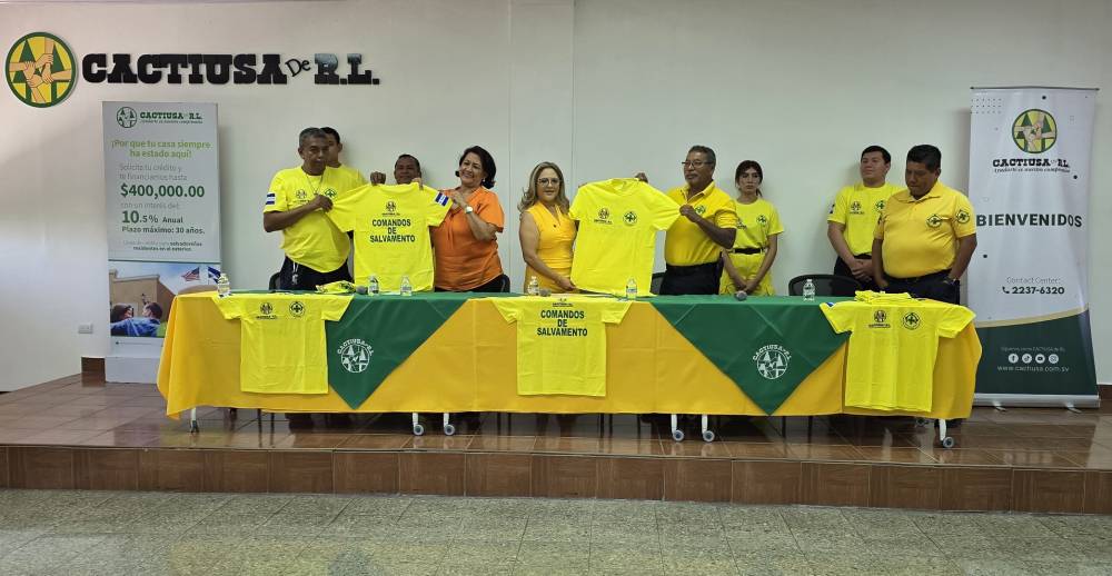 Donativo de 600 camisas a Comandos de Salvamentos